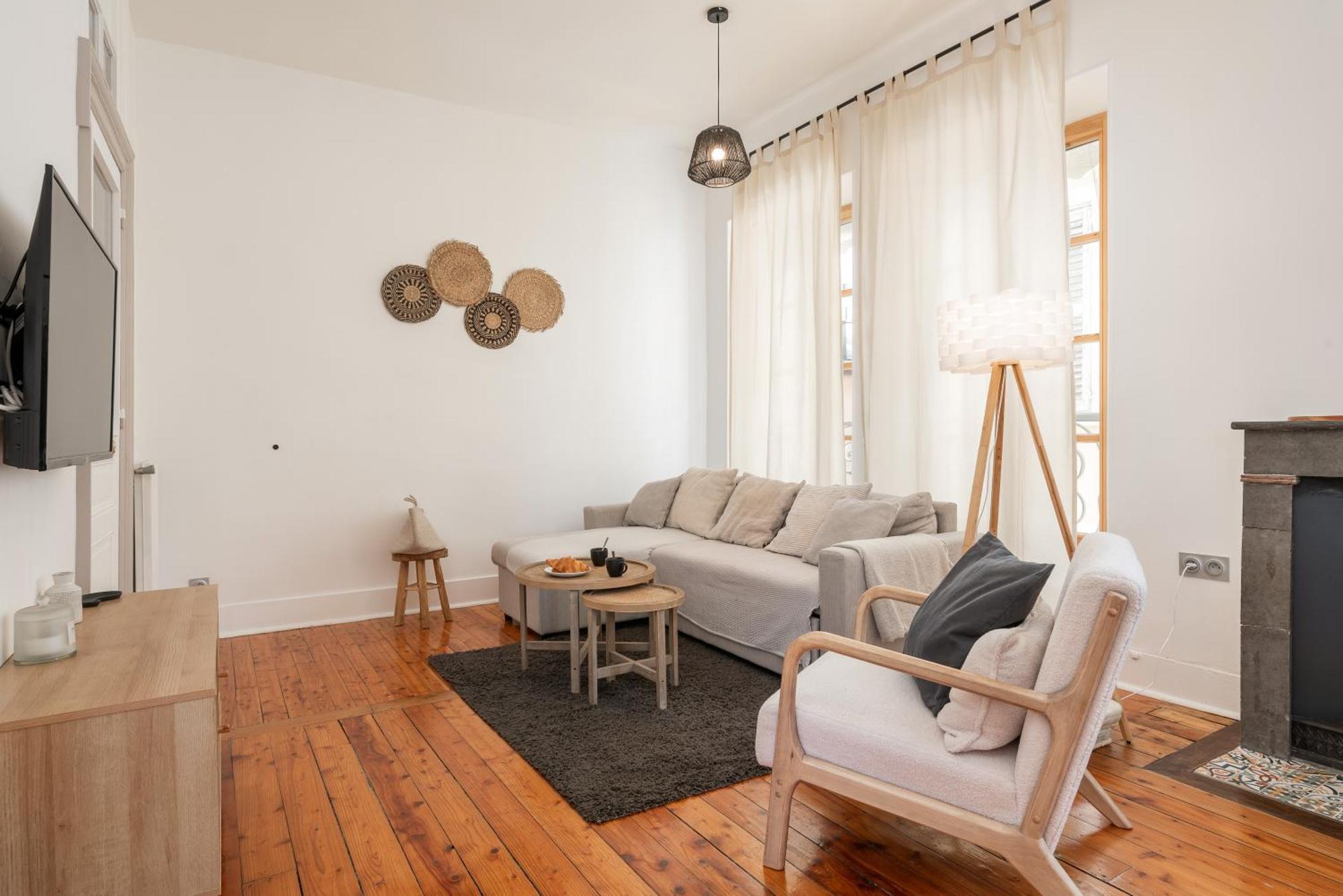Appartement Spacieux Et Chaleureux Coeur De Ville Chambéry Exterior foto